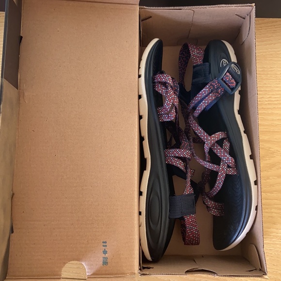 Brand new women’s chacos in original box - Picture 5 of 5